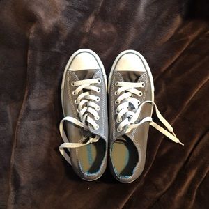 Size 7 gray converse sneakers (super cute!)